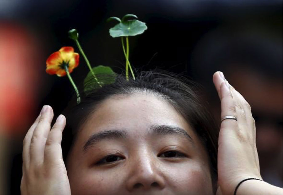 Chinese flower headwear trend