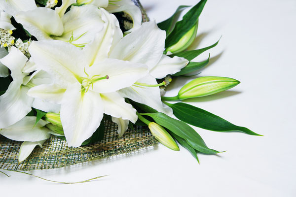 funeral-flowers-lilies