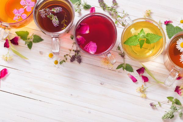 https://floranext.com/wp-content/uploads/2019/03/flower-infused-cocktails.jpg
